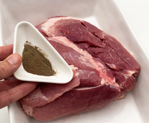 Paleta de cerdo asada al horno: receta jugosa con salsa, gelatina y carne para pulled pork