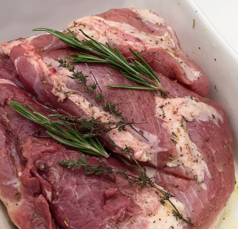 Paleta de cerdo asada al horno: receta jugosa con salsa, gelatina y carne para pulled pork