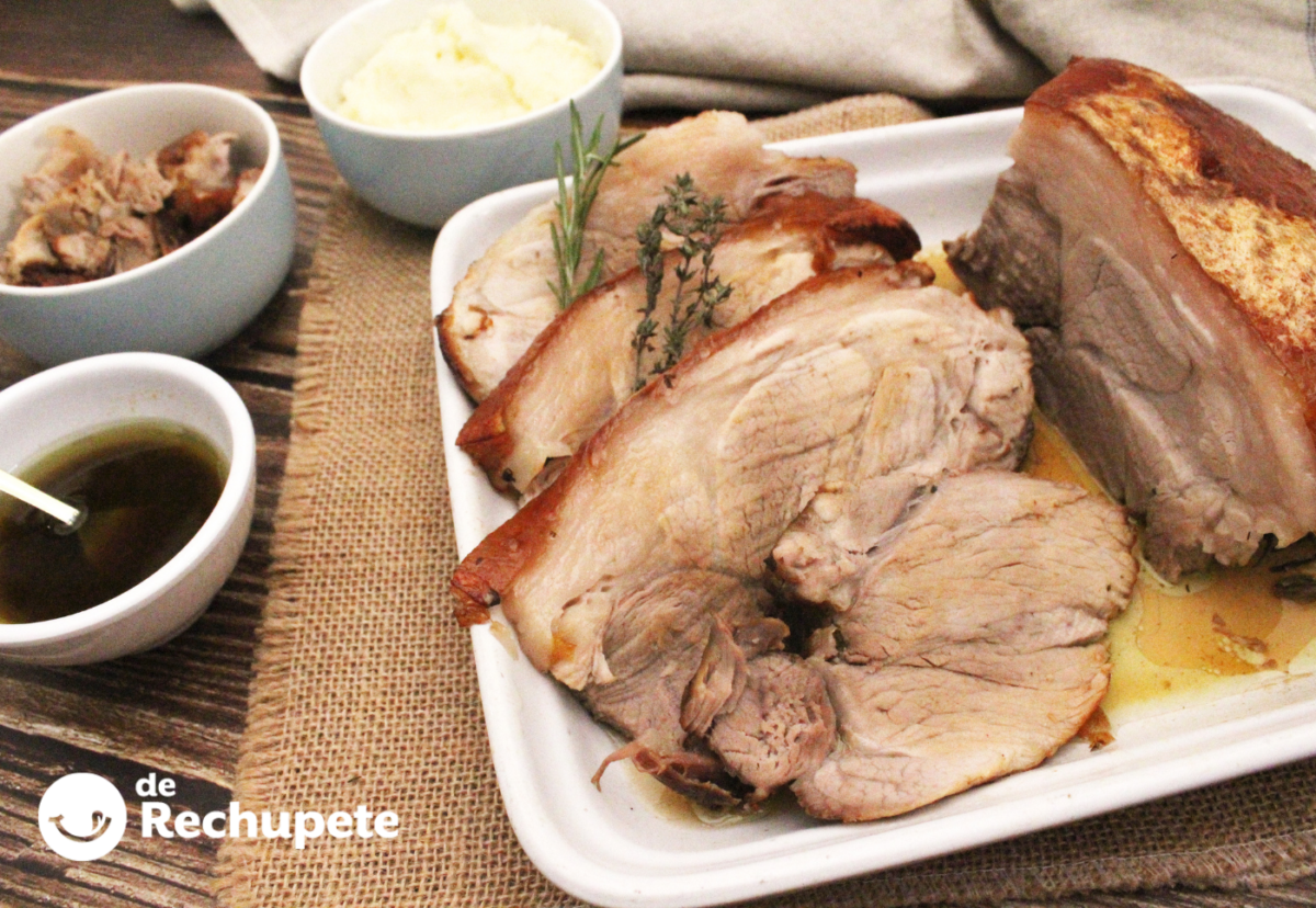Paleta de cerdo asada al horno: receta jugosa con salsa, gelatina y carne para pulled pork