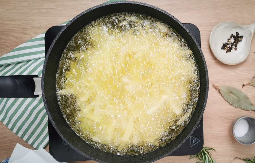 Cómo hacer las mejores patatas fritas caseras. Crujientes por fuera y tiernas por dentro