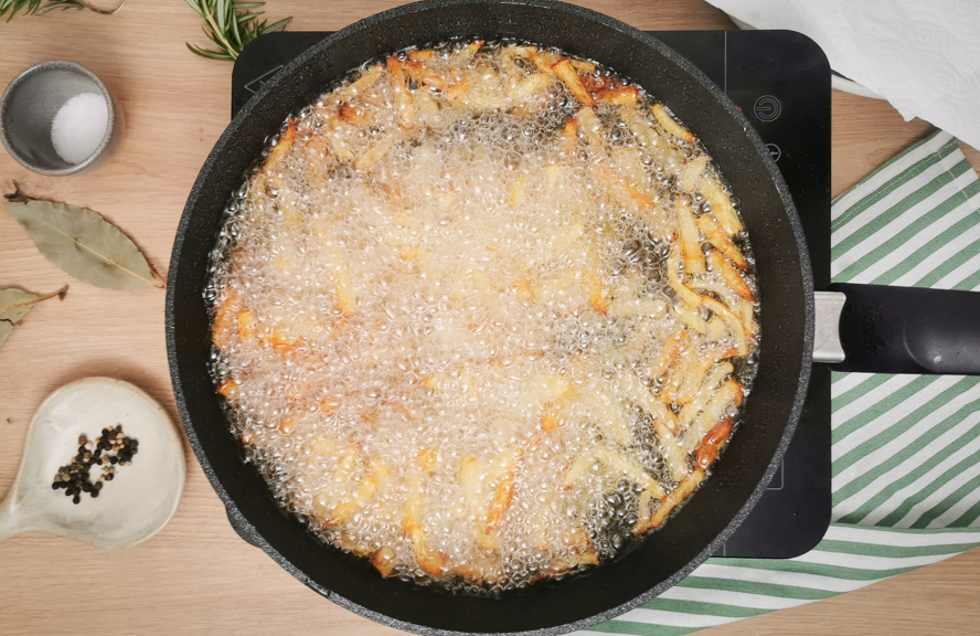 Cómo hacer las mejores patatas fritas caseras. Crujientes por fuera y tiernas por dentro