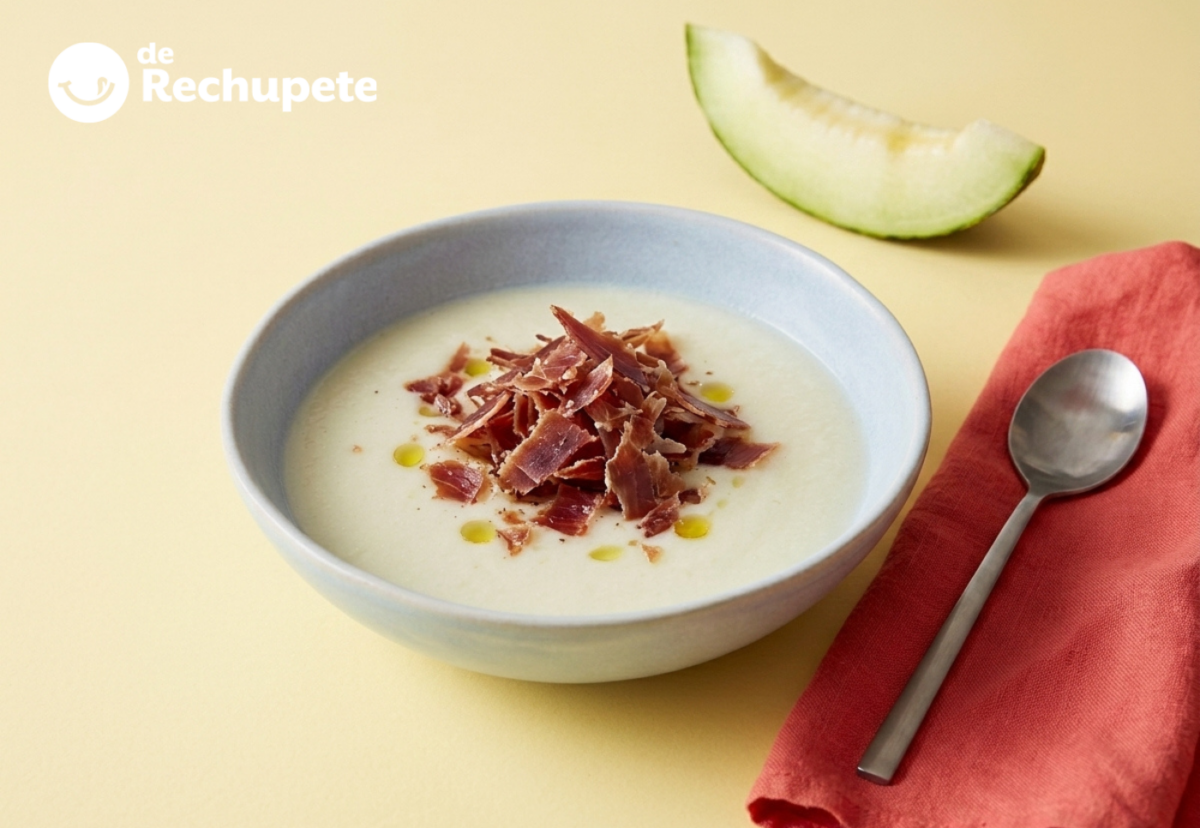 Sopa de melón con jamón, cremosa, fría y lista para salvar cualquier comida de verano
