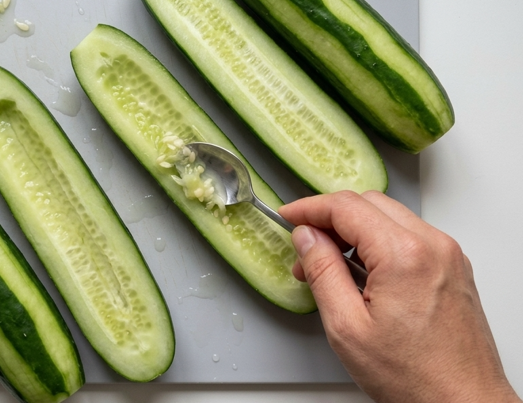 Sopa fría de pepino, yogur y hierbabuena, una receta ligera para tomar bien fresca