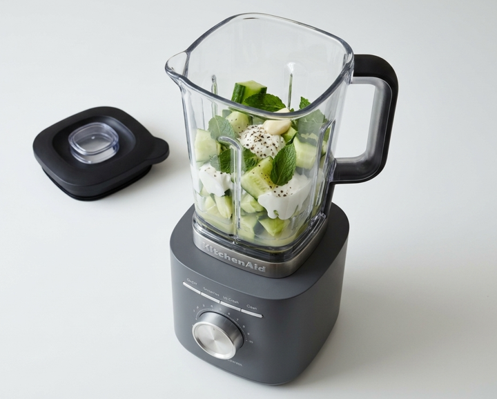 Sopa fría de pepino, yogur y hierbabuena, una receta ligera para tomar bien fresca