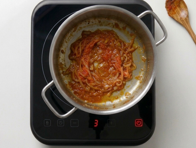 Sopes mallorquines, la sopa seca de verduras y pan que se come con tenedor