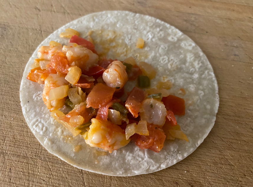 Tacos gobernador de camarón, una versión fácil y jugosa para hacer en casa