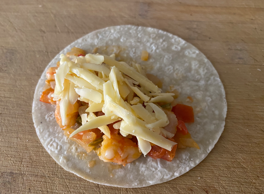 Tacos gobernador de camarón, una versión fácil y jugosa para hacer en casa