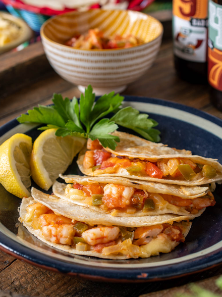 Tacos gobernador de camarón, una versión fácil y jugosa para hacer en casa