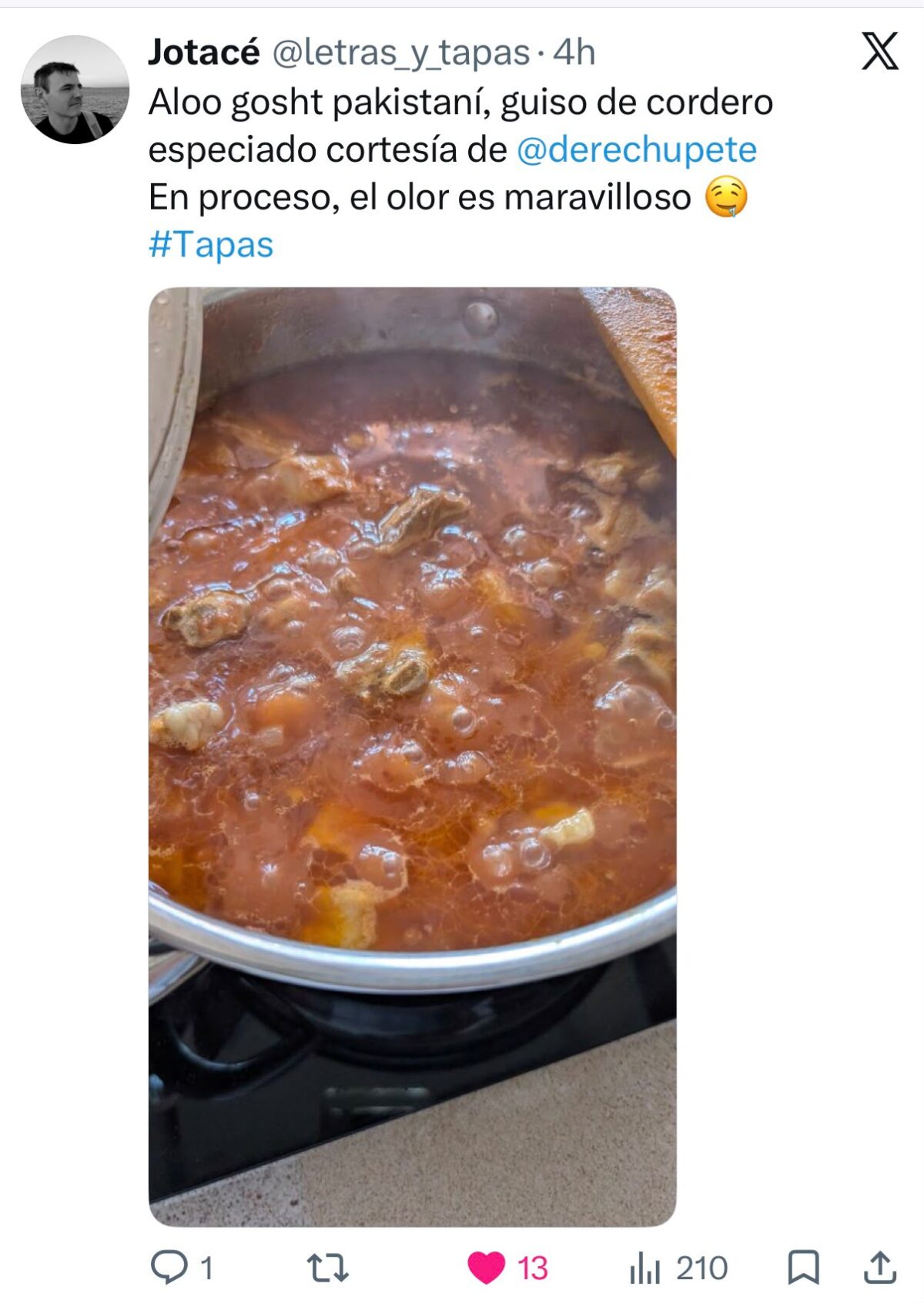 Aloo gosht pakistaní, el guiso de cordero y patatas con caldo especiado