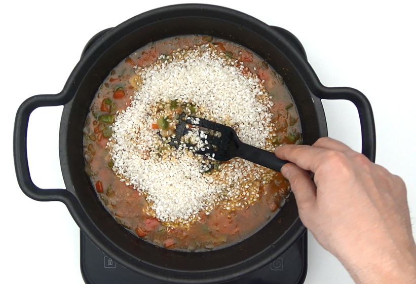 Arroz con costillas de cerdo en cazuela: receta de domingo paso a paso