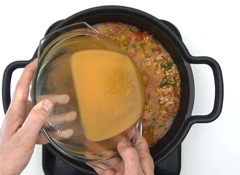 Arroz con costillas de cerdo en cazuela: receta de domingo paso a paso
