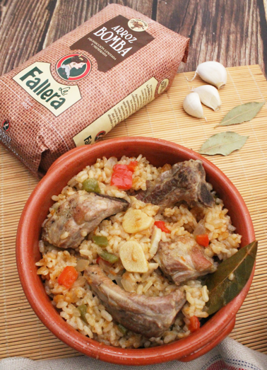 Arroz con costillas de cerdo en cazuela: receta de domingo paso a paso