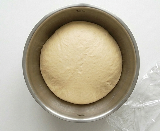 Chinitos de Almería, el bollo de crema y chocolate que se corta en media luna