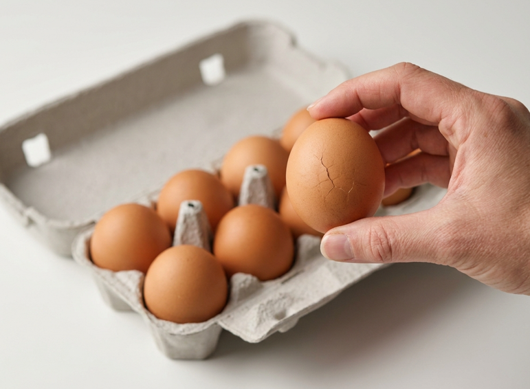 Cómo guardar los huevos en la nevera y por qué no deben ir en la puerta