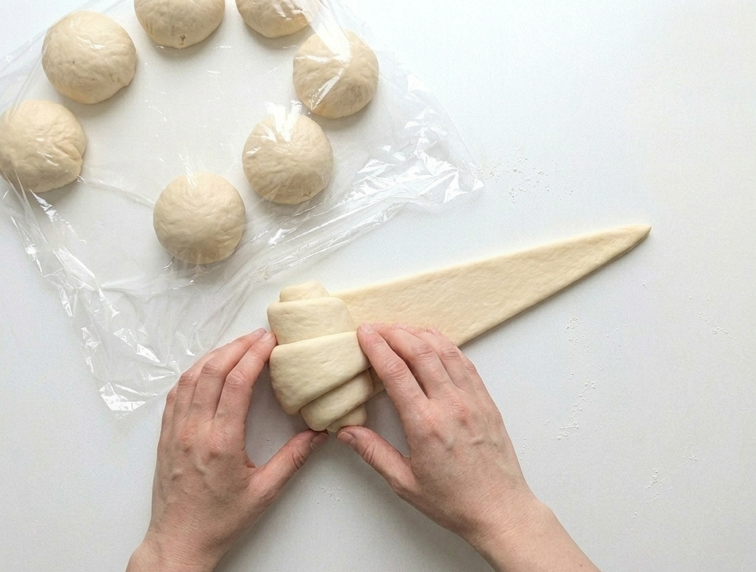 Cuernos rellenos de chocolate, el bollo de pastelería que no lleva hojaldre