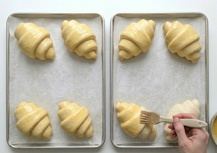 Cuernos rellenos de chocolate, el bollo de pastelería que no lleva hojaldre