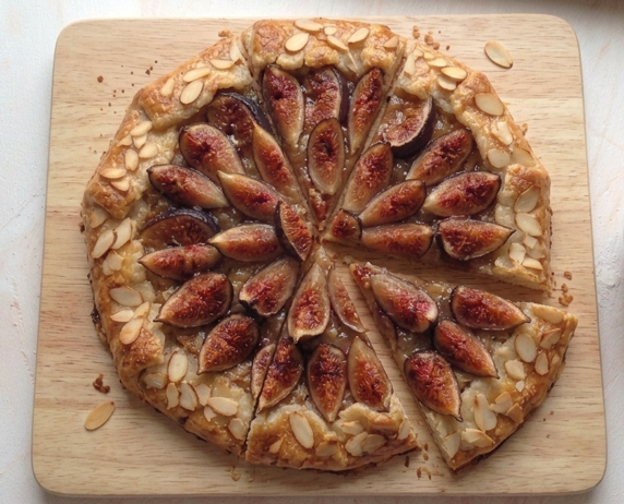Galette de higos, una tarta rústica de masa crujiente y centro jugoso