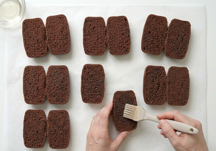 Así se hacen unos Kinder Delice caseros bien jugosos