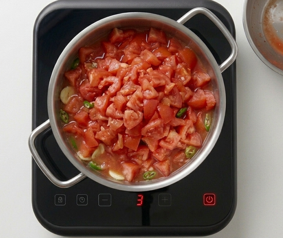 Matbuja, la ensalada cocida de tomate y pimiento del Magreb e Israel