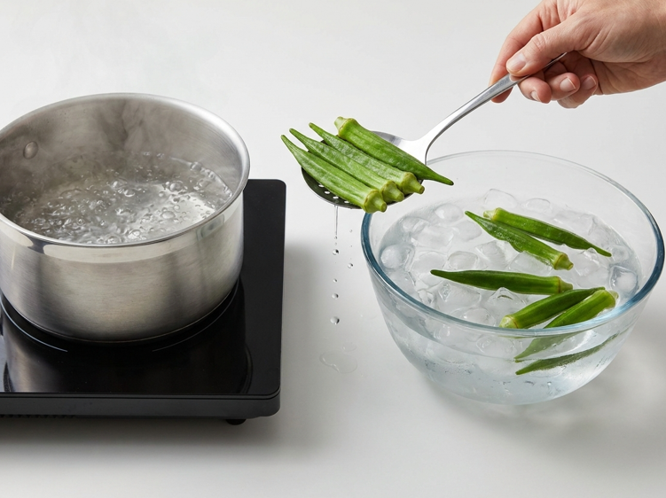 Okra. La verdura que muchos miran y pocos se atreven a cocinar