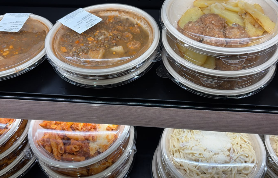 Lasañas, tortillas y pollo asado: por qué los platos preparados llenan cada vez más el supermercado