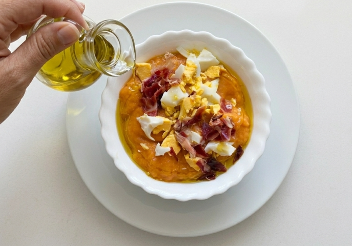 Salmorejo cordobés casero. Receta andaluza fácil paso a paso