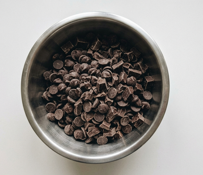 Tigretón casero, con bizcocho fino y cobertura de chocolate crujiente