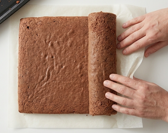 Tigretón casero, con bizcocho fino y cobertura de chocolate crujiente