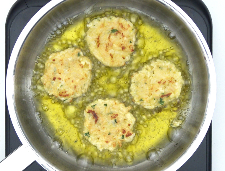 Tortitas de arroz fáciles y crujientes. Receta de aprovechamiento.