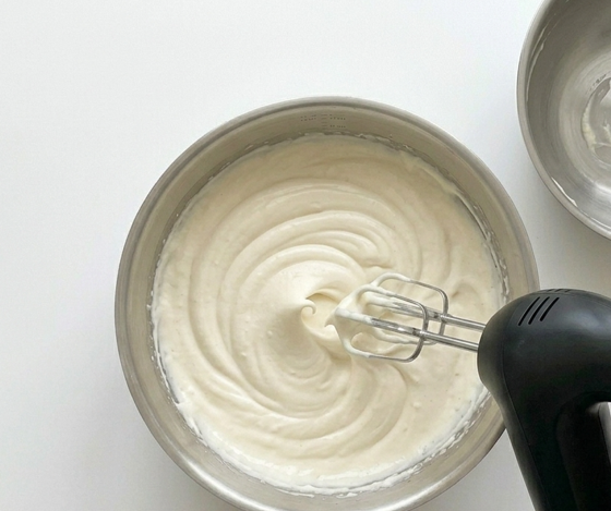 Twinkies caseros o Bucaneros de vainilla, con su relleno blanco