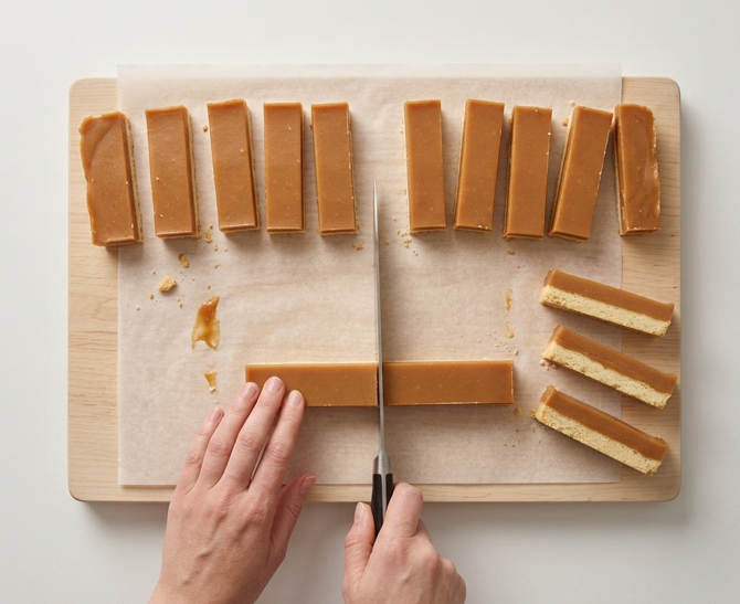 Twix caseros, la versión que se corta limpia y se muerde sin esfuerzo