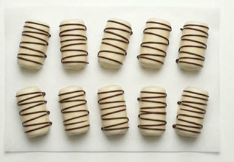 Zebras rellenas de cacao, con su cobertura blanca y las rayas de chocolate