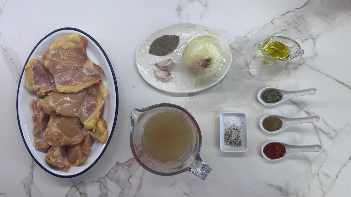 Pollo desmenuzado en olla exprés para wraps, ensaladas y bocadillos. Receta fácil y jugosa