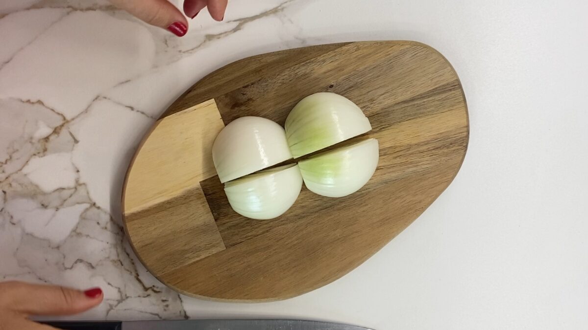 Pollo desmenuzado en olla exprés para wraps, ensaladas y bocadillos. Receta fácil y jugosa