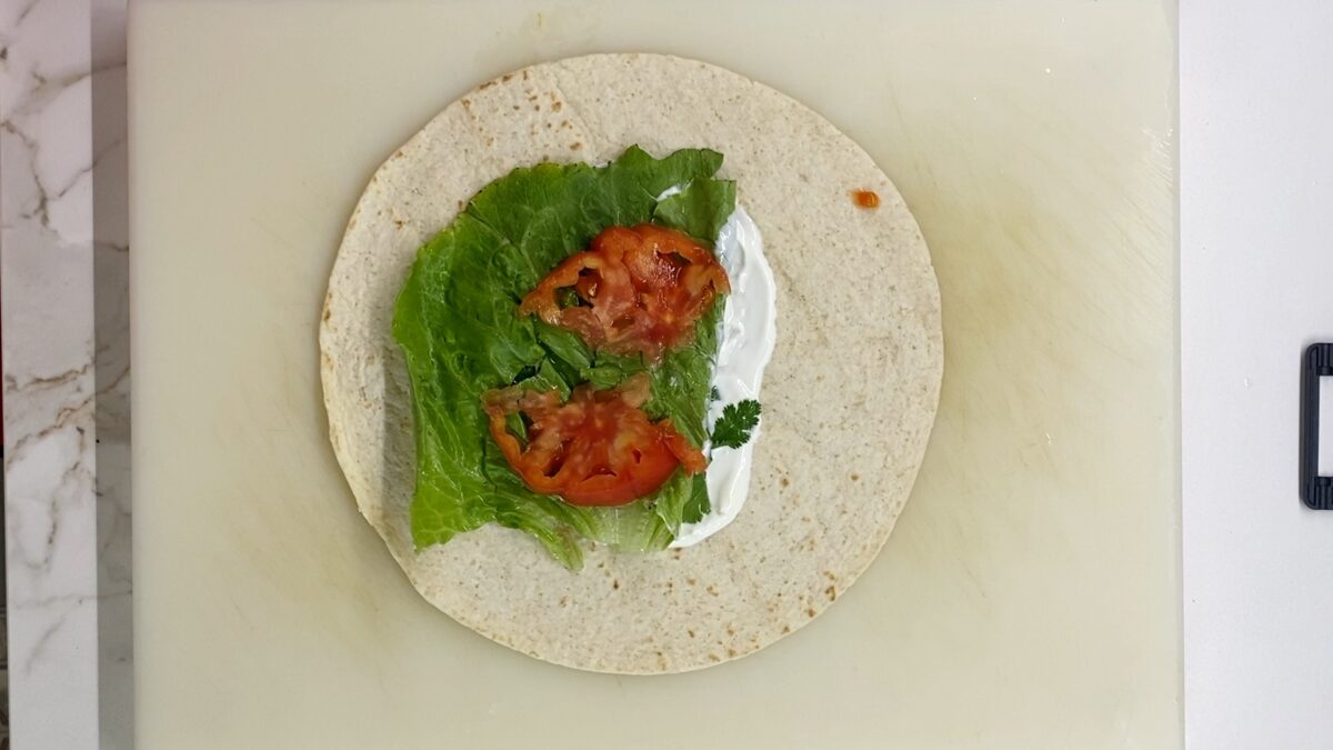 Pollo desmenuzado en olla exprés para wraps, ensaladas y bocadillos. Receta fácil y jugosa