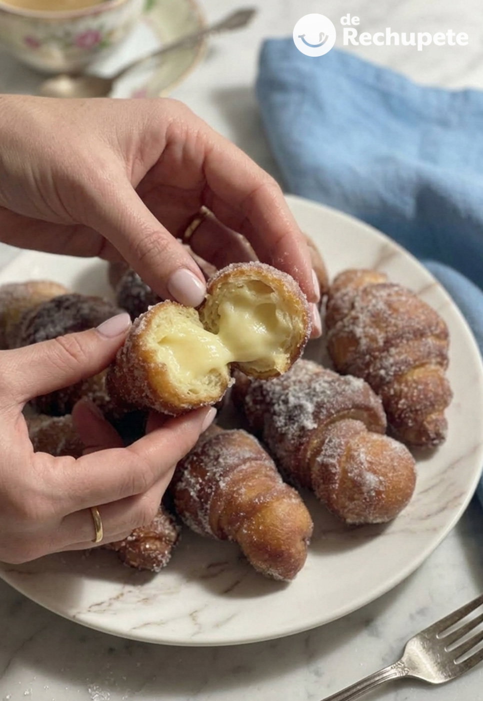 Xuxos de crema. Masa hojaldrada, frita y rellena de crema pastelera