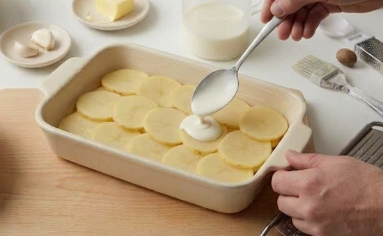 Gratin dauphinois: el gratén francés de patata cremoso y sin queso