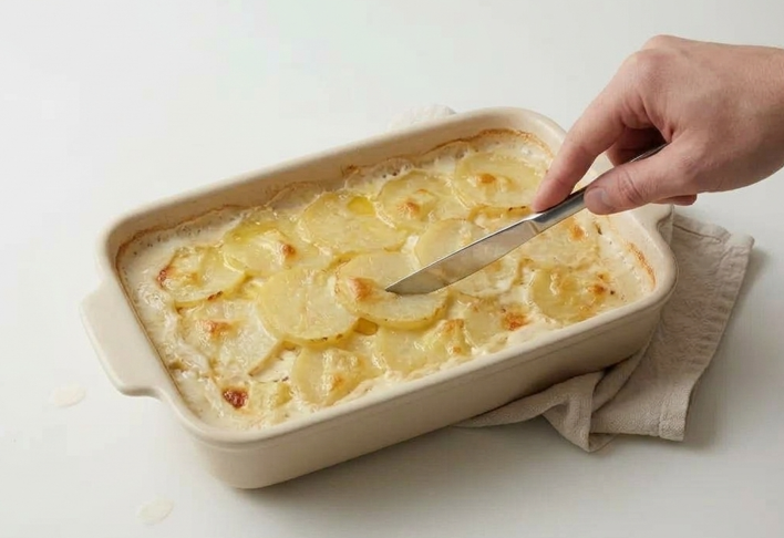 Gratin dauphinois: el gratén francés de patata cremoso y sin queso