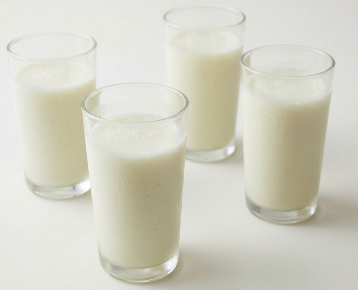Limonada brasileña o limonada suíça, cremosa con lima y leche condensada