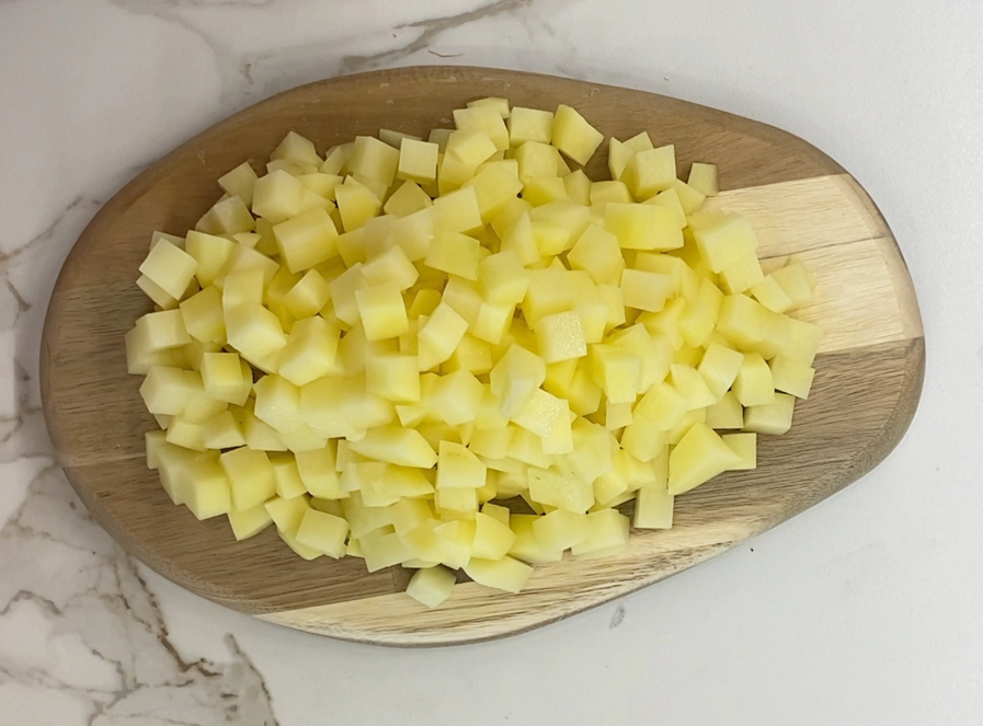 Patatas aliñadas con cebolla, perejil y bonito en olla exprés. Receta fácil y rápida