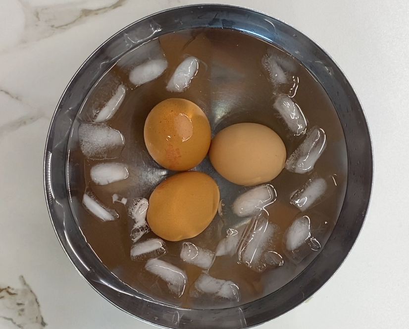 Patatas aliñadas con cebolla, perejil y bonito en olla exprés. Receta fácil y rápida