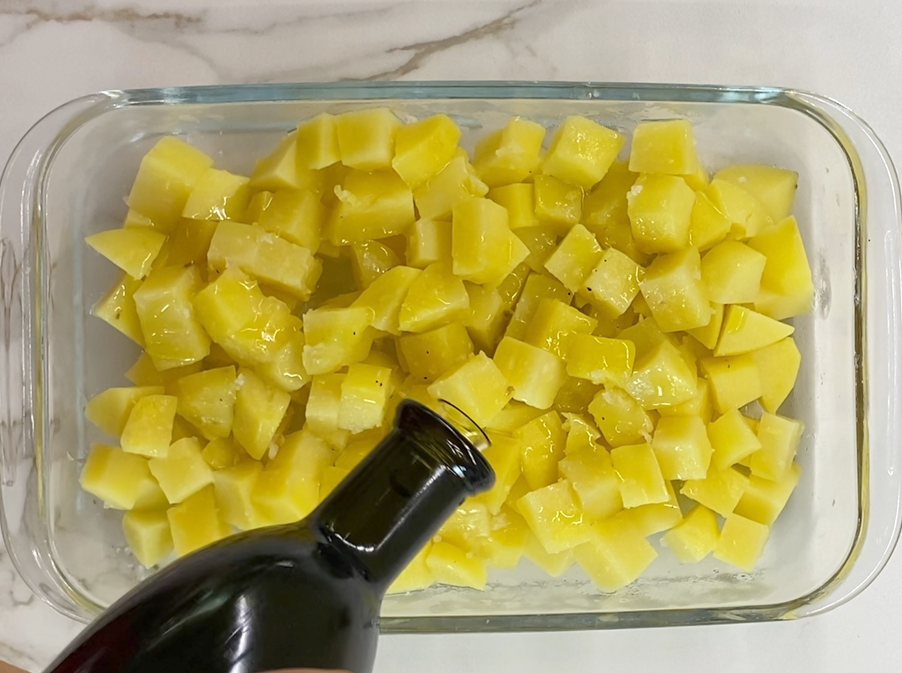 Patatas aliñadas con cebolla, perejil y bonito en olla exprés. Receta fácil y rápida