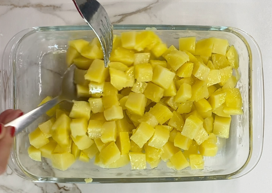 Patatas aliñadas con cebolla, perejil y bonito en olla exprés. Receta fácil y rápida