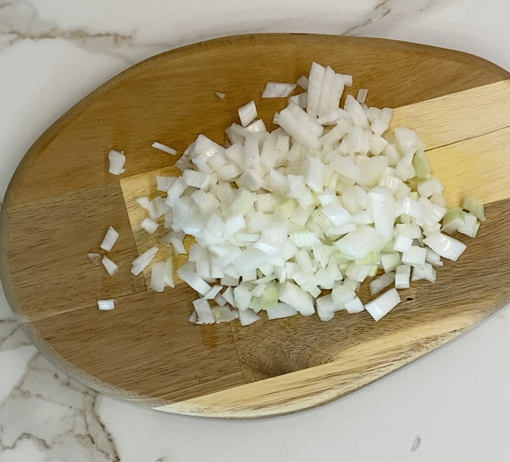 Patatas aliñadas con cebolla, perejil y bonito en olla exprés. Receta fácil y rápida