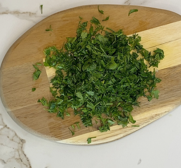 Patatas aliñadas con cebolla, perejil y bonito en olla exprés. Receta fácil y rápida