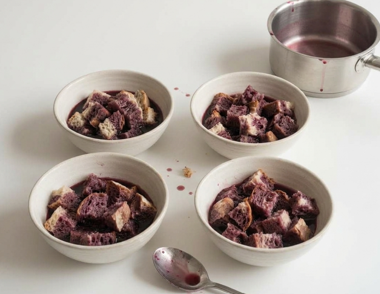 Sopas de burro cansado: pan, vino tinto y azúcar en un dulce gallego