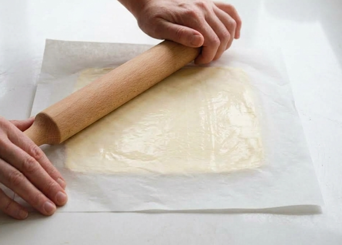 Xuxos de crema. Masa hojaldrada, frita y rellena de crema pastelera