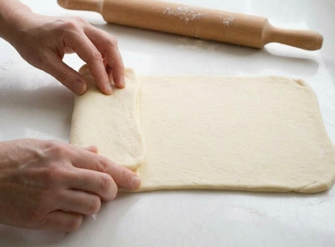 Xuxos de crema. Masa hojaldrada, frita y rellena de crema pastelera