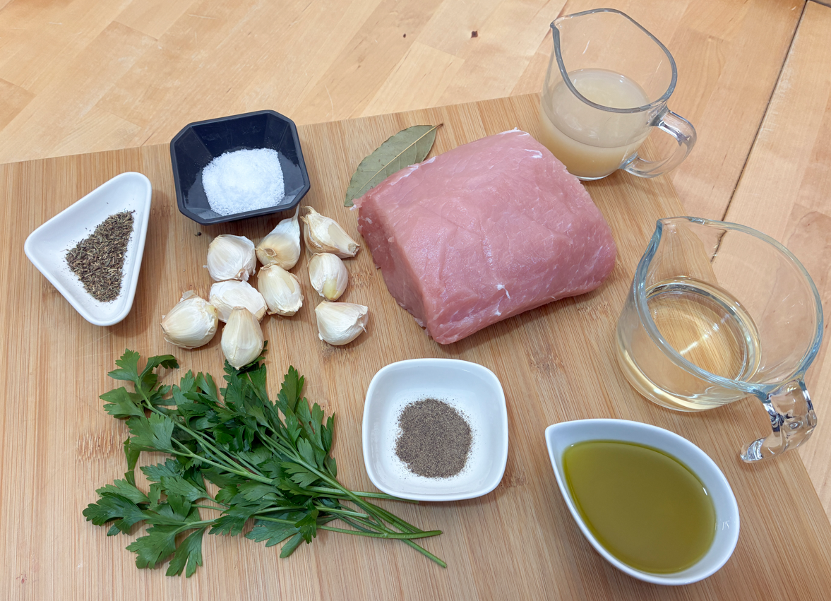 Lomo de cerdo al ajillo. Receta fácil y rápida, con una salsa para mojar pan