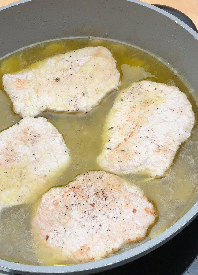 Lomo de cerdo al ajillo. Receta fácil y rápida, con una salsa para mojar pan